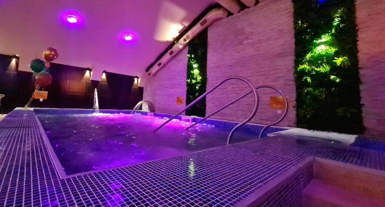 Hotel Oázis Wellness Panzio Szigetszentmiklós Esterno foto